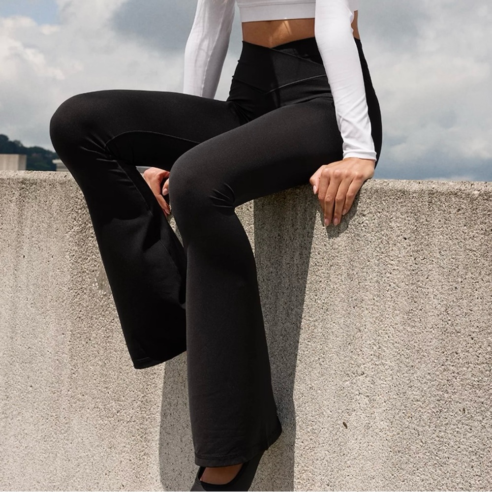 NWT Offline by Aerie Real Me High Waisted Crossover Flare Legging